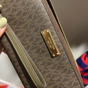 Michael kors purse & wallet